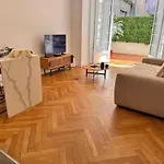 Elegant Central Flat With Private Terrace In Nice