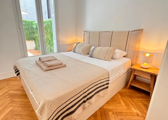 Elegant Central Flat With Private Terrace In Nice