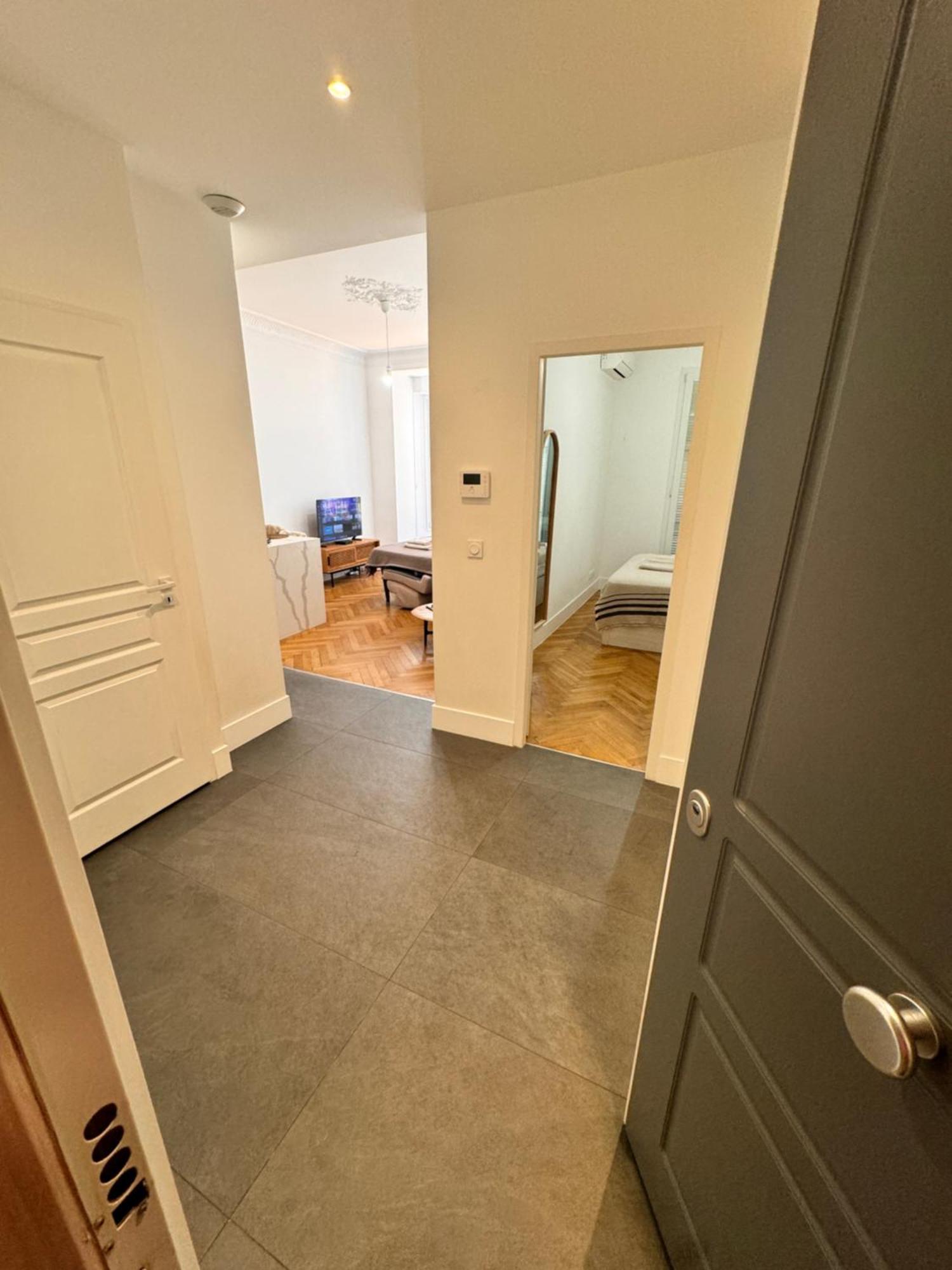 Elegant Central Flat With Private Terrace In *