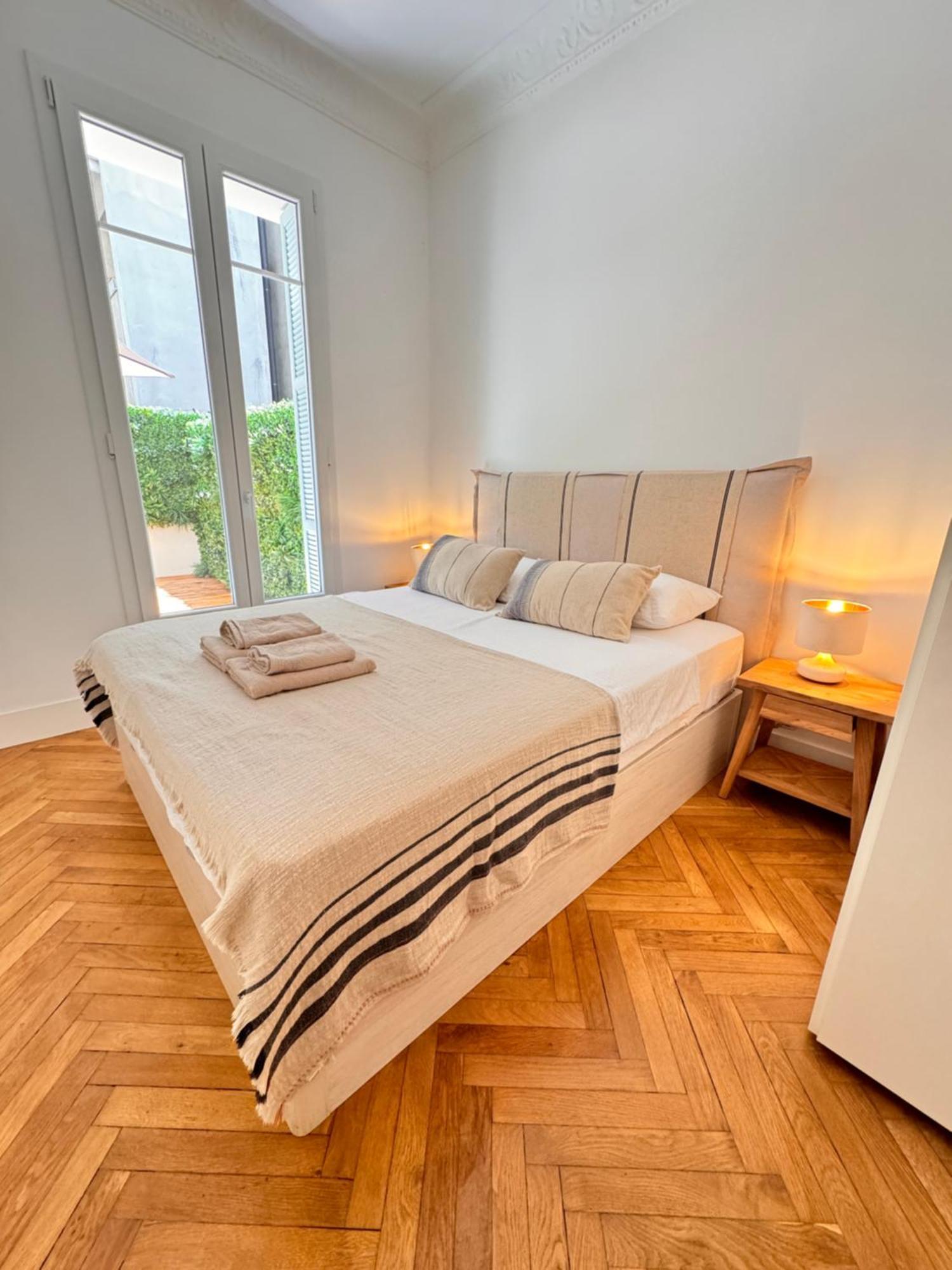 Apartment Elegant Central Flat With Private Terrace In *
