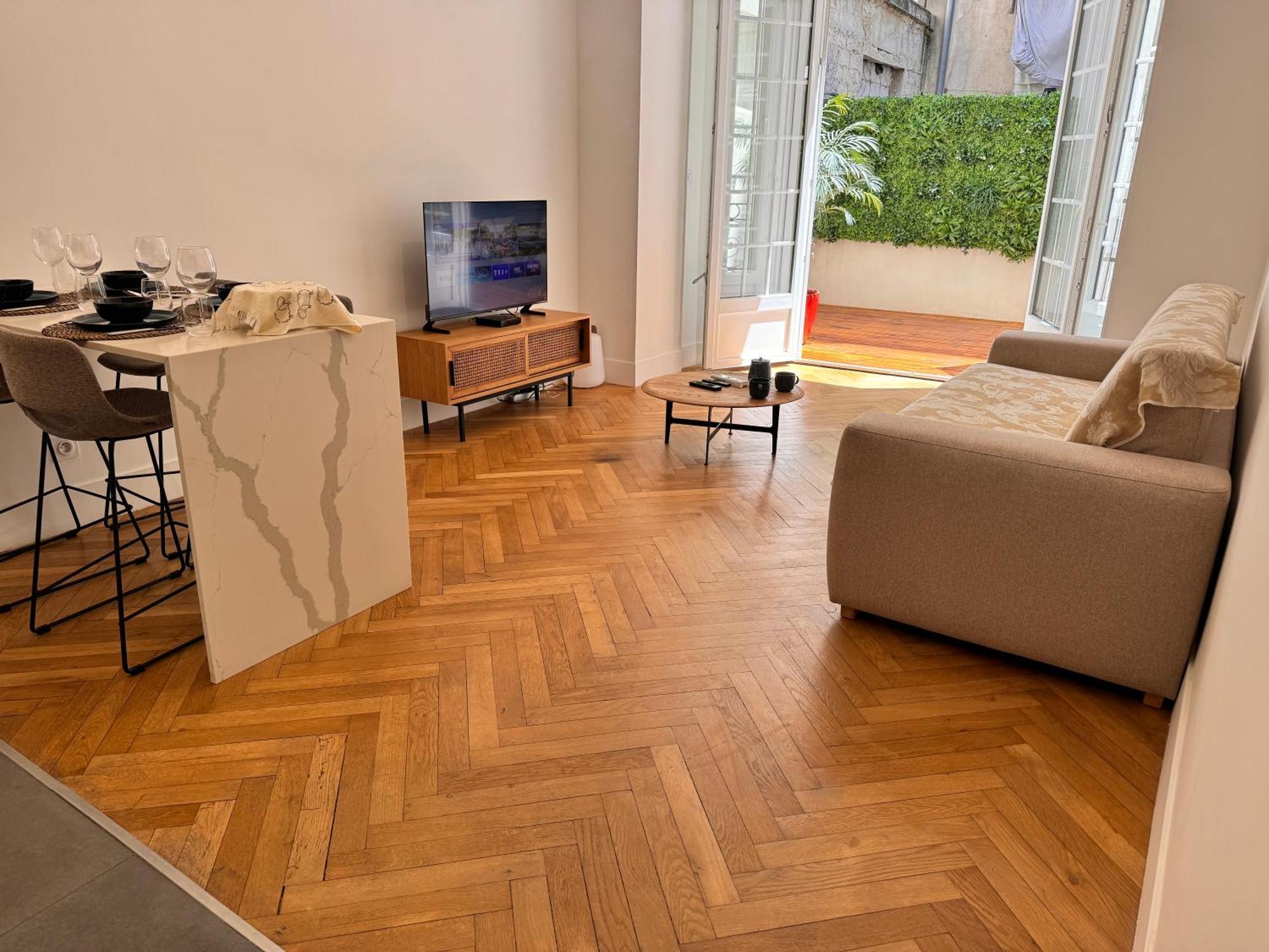 Elegant Central Flat With Private Terrace In
