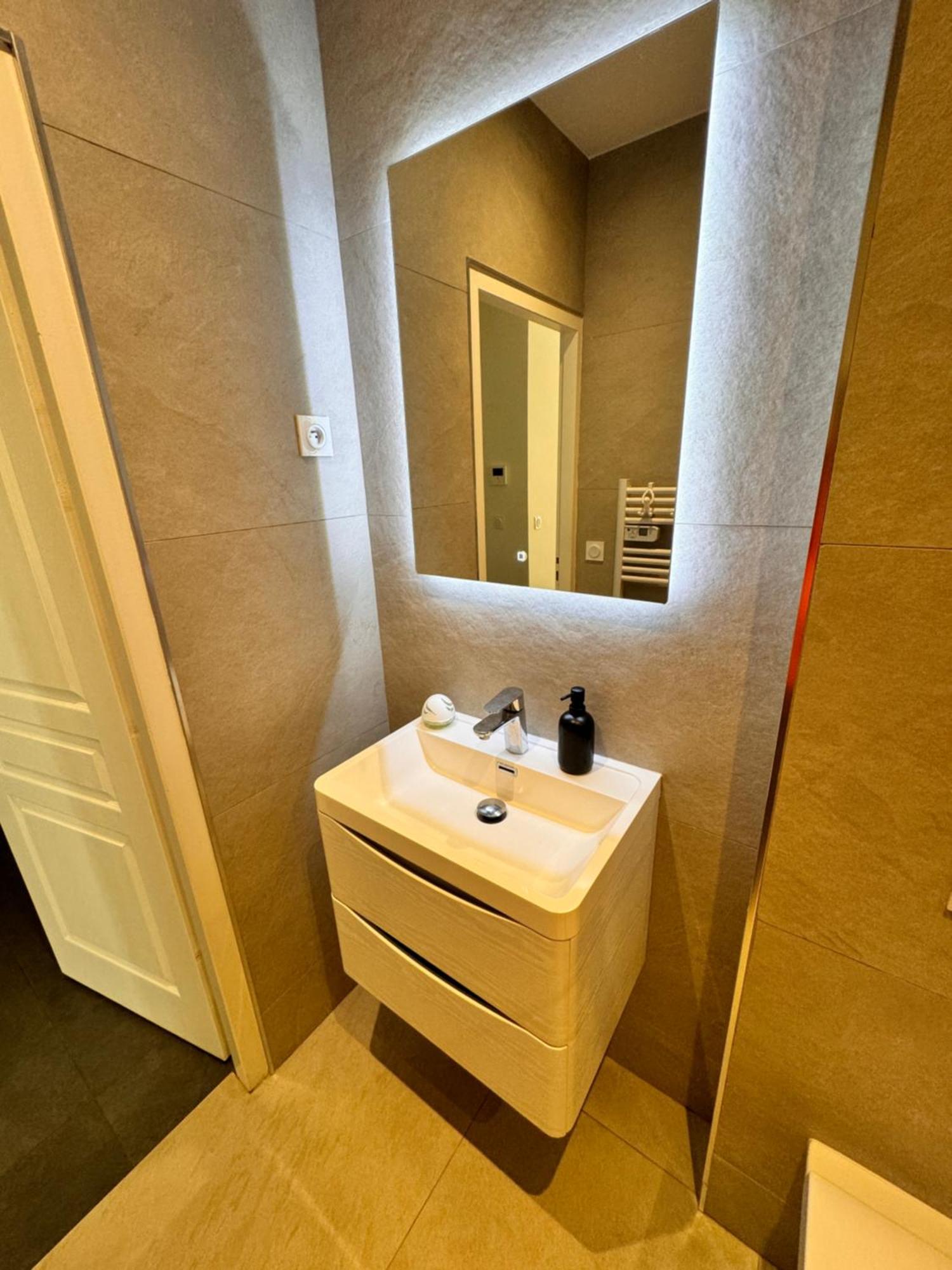 Apartment Elegant Central Flat With Private Terrace In *