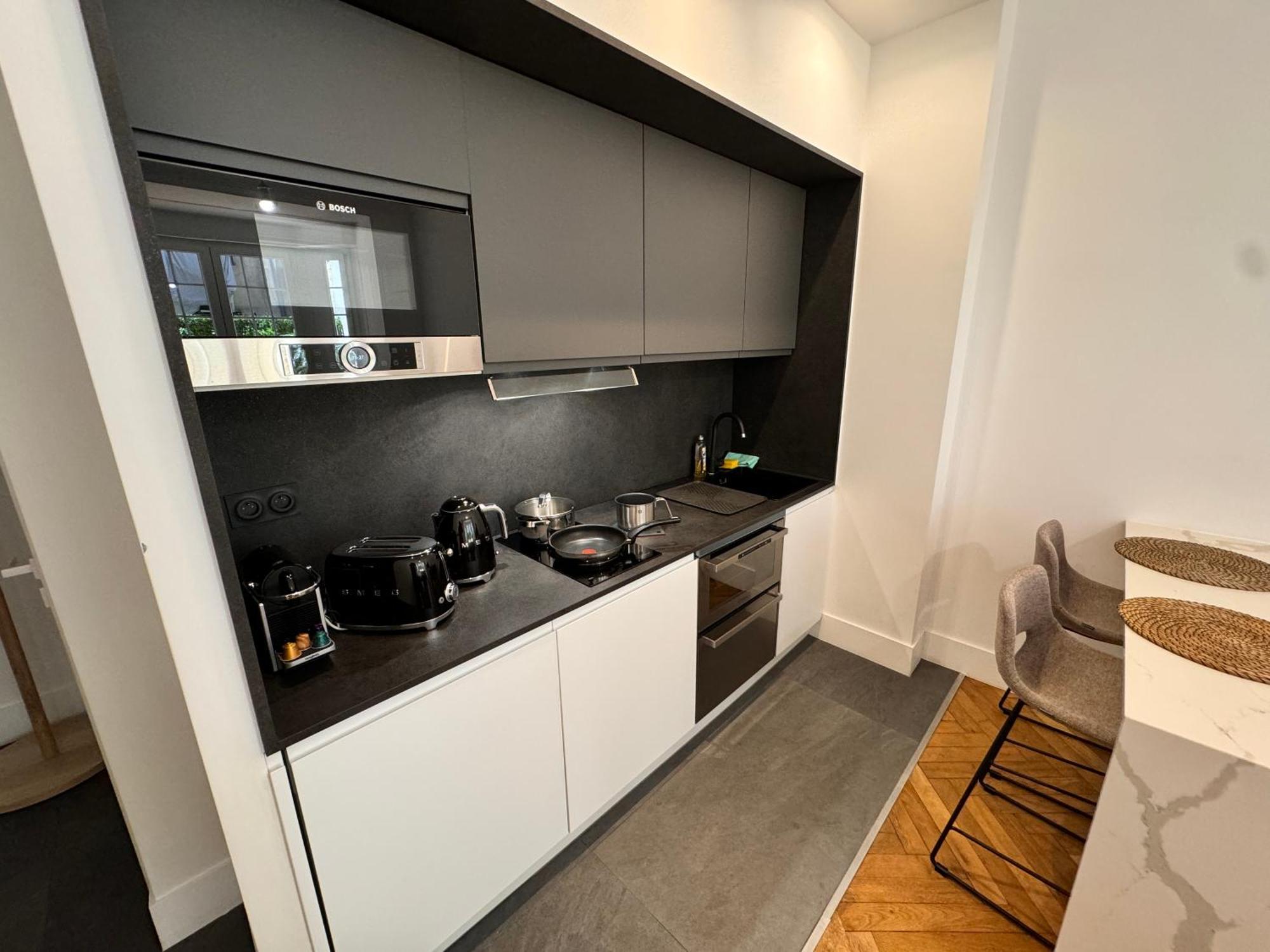 Elegant Central Flat With Private Terrace In *