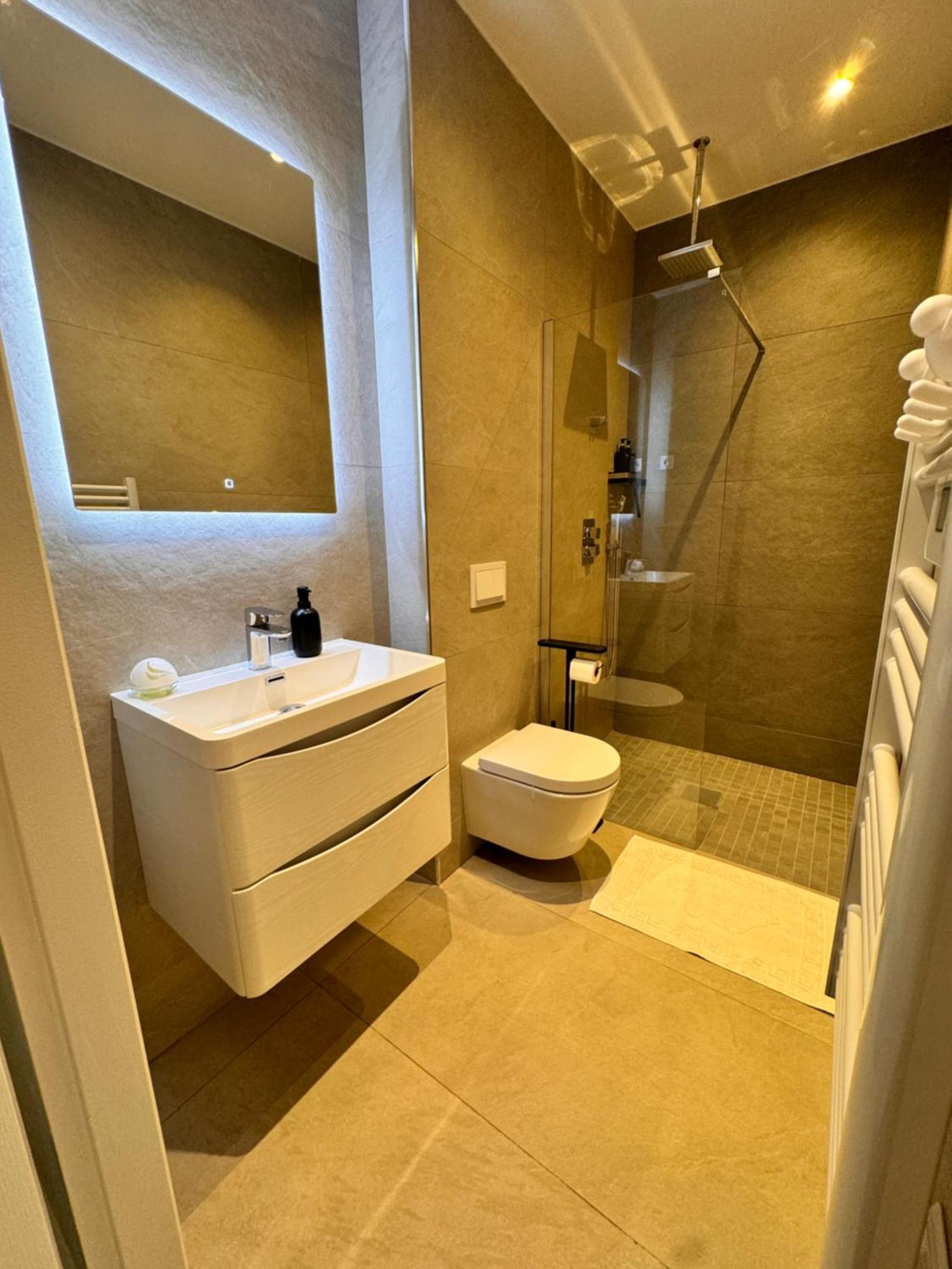Elegant Central Flat With Private Terrace In Apartment Nizza